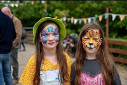 Festival face painter